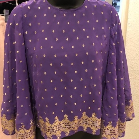 Blouse w/Wide Sleeves & Open Back - Picture 5 of 10